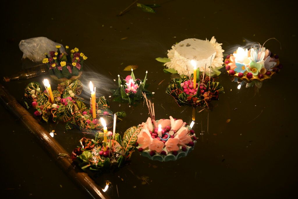 Floating krathong - Loi Krathong festival | Loi Krathong coi… | Flickr